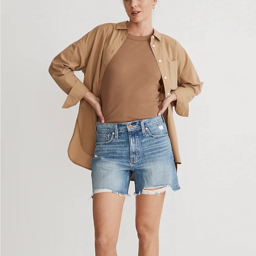 Madewell curvy relaxed mid length denim shorts 
Size 16w